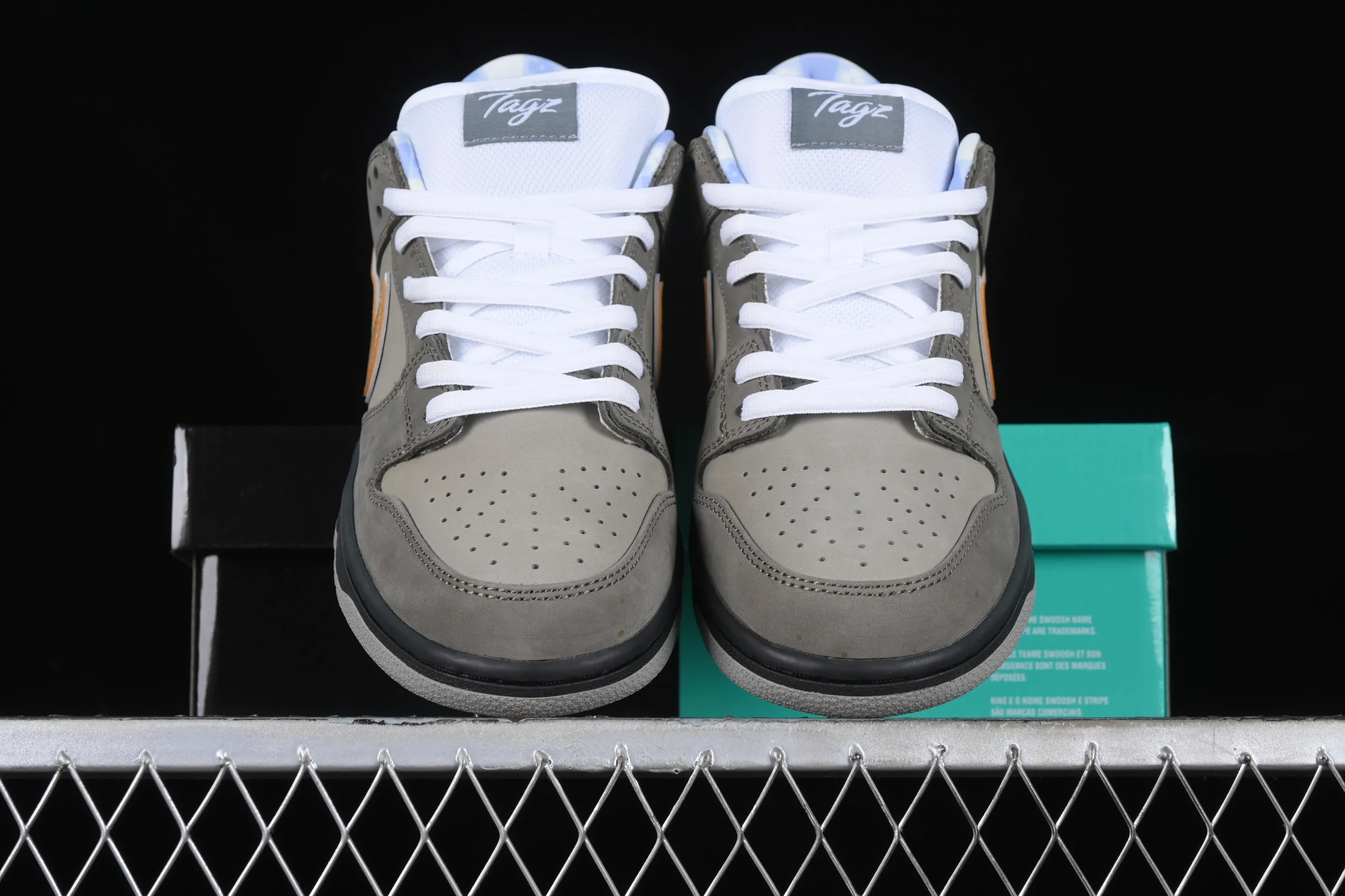 All Categories Nk SB Dunk Series Nk SB Dunk Low Low-top sneakers C version Concepts x SB Dunk Low "Gray Lobster" Gray lobster SB low-top sports and leisure sneakers BV1310-105